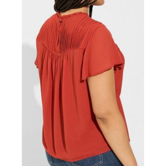 NWT Torrid Burnt Orange Chiffon Smocked Pintuck Flutter Top Size 1 (14/16) - Picture 3 of 9
